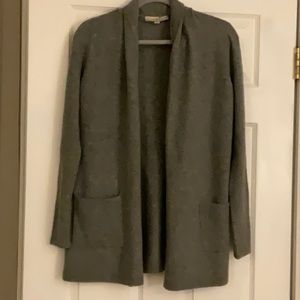 Loft Grey Coast Sweater, Size XS 2 pockets, excellent condition